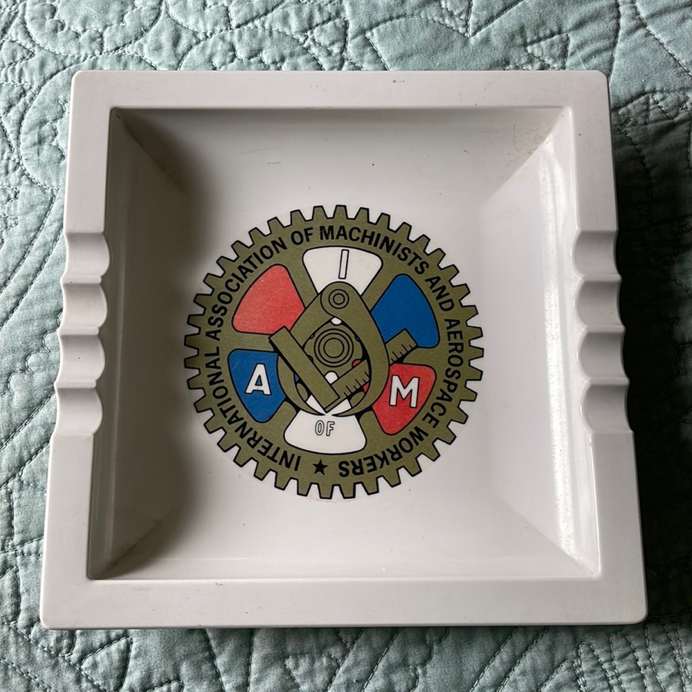 IAMAW INTERNATIONAL ASSOC. OF MACHINISTS & AEROSPACE WORKERS VINTAGE ASHTRAY